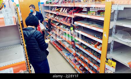 SHANGHAI, CHINA - MARCH 30, 2022 - Citizens buy daily necessities at a supermarket in Shanghai, China, March 30, 2022. Stock Photo