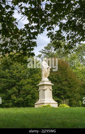 Virgin Mary statue in Notre Dame des Neiges cemetery on Mount-Royal, Montreal, Quebec, Canada. Stock Photo