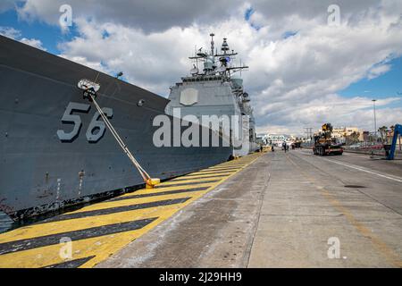 220314-N-AO868-1031 PIRAEUS, Greece (March. 14, 2022) The Ticonderoga-class guided-missile cruiser USS San Jacinto (CG 56), sits pier side in Piraeus, Greece, during a scheduled port visit, March. 14, 2022. San Jacinto is deployed with the Harry S. Truman Carrier Strike Group on a scheduled deployment in the U.S. Sixth Fleet area of operations in support of U.S. national interests, security, and stability in Europe and Africa. (U.S. Navy photo by Mass Communication Specialist 3rd Class Conner Foy/Released) Stock Photo