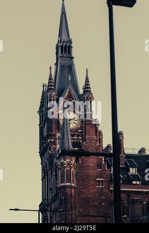 Orologio della stazione di Kings Cross - Harry Potter Foto stock - Alamy