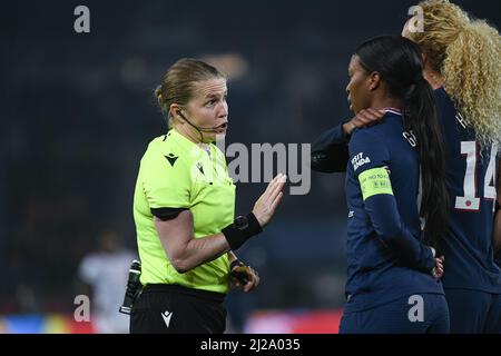 The referee (woman) during the UEFA Women's Champions League, Quarter-finals, 2nd leg football match between Paris Saint-Germain (PSG) and FC Bayern Munich (Munchen) on March 30, 2022 at Parc des Princes stadium in Paris, France - Photo: Victor Joly/DPPI/LiveMedia Stock Photo