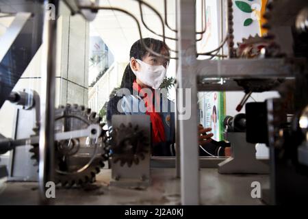 ZHANGJIAKOU, CHINA - MARCH 31, 2022 - A primary school student experiences the charm of technology at the China Mobile Science and Technology Museum i Stock Photo