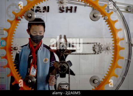 ZHANGJIAKOU, CHINA - MARCH 31, 2022 - A primary school student experiences the charm of technology at the China Mobile Science and Technology Museum i Stock Photo