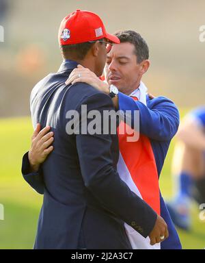 File photo dated 30-09-2018 of Tiger Woods and Rory McIlroy. It was 25 years ago and he was only seven years old at the time, but Rory McIlroy's recall of Tiger Woods winning the 1997 Masters proves unerringly accurate. Issue date: Thursday March 31, 2022. Stock Photo