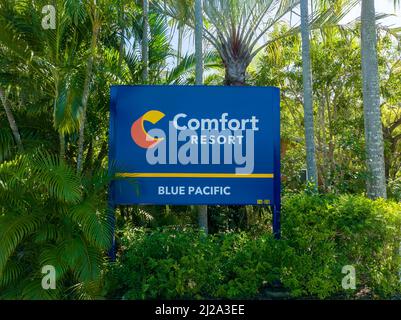Blacks Beach, Mackay, Queensland, Australia - April 2022: Property signage for entry into resort accommodation set in tropical grounds. Comfort Resort Stock Photo