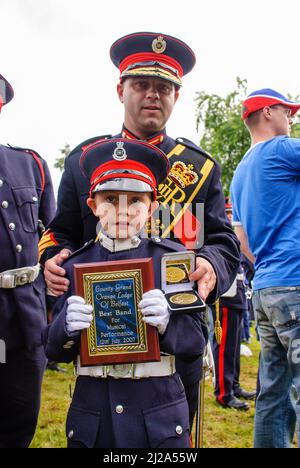 Belfast, Northern Ireland.  12th July 2007. Winners of the County Grand Orange Lodge of Belfast show off their award for being the best band. Stock Photo