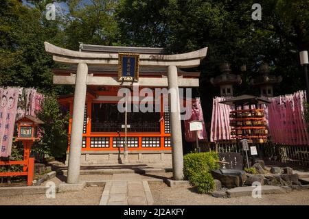 Torii gate of Yasaka Shrine (Gion-jinja), Kyoto, Japan Stock Photo - Alamy