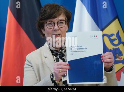 Kiel, Germany. 31st Mar, 2022. Sabine Sütterlin-Waack (CDU), Minister of the Interior, Rural Areas, Integration and Equality in Schleswig-Holstein, holds up the Schleswig-Holstein Police Crime Statistics 2021 after a press conference. Credit: Marcus Brandt/dpa/Alamy Live News Stock Photo