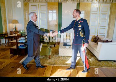 Oslo, Norway. 31st Mar, 2022. Oslo 20220331.Crown Prince Haakon receives Portugal's new ambassador, Pedro Maria Santos Pessoa e Costa, for a solemn audience at the Palace in Oslo Photo: Stian Lysberg Solum/NTB Credit: NTB Scanpix/Alamy Live News Stock Photo