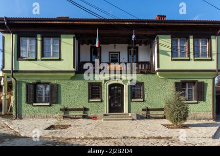 KOPRIVSHTITSA, BULGARIA - JANUARY 25, 2020: Typical Street and old houses in historical town of Koprivshtitsa, Sofia Region, Bulgaria Stock Photo