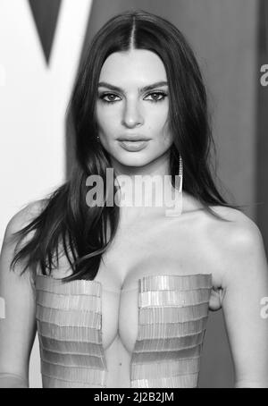 March 27th, 2022, Los Angeles, USA. Emily Ratajkowski attending the Vanity Fair Oscar Party 2022, Wallis Annenberg Center for the Performing Arts, Los Stock Photo