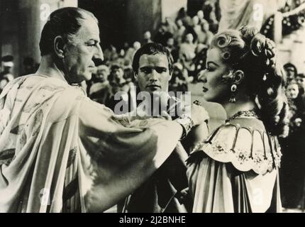 American actors Louis Calhern and Marlon Brando, and actress Greer Garson in the movie Julius Caesar, USA 1953 Stock Photo