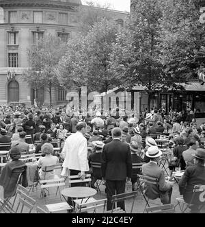 14 July 1938, partying, dancing crowd on the terrace opposite the Lycee Saint Louis in the Latin Quarter in the 6th arrondissement in Paris. Right middle an orchestra  ca: July 14, 1938 Stock Photo