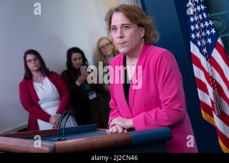 Washington, Vereinigte Staaten. 31st Mar, 2022. 'Jeopardy!' champ Amy Schneider speaks to the media at The White House in Washington, DC, March 31, 2022. Credit: Chris Kleponis/CNP/dpa/Alamy Live News Stock Photo