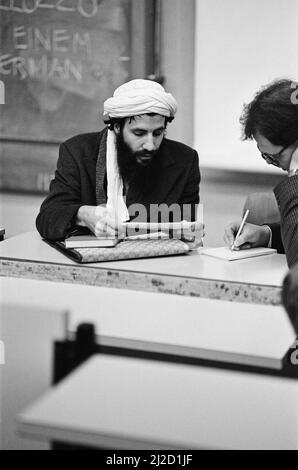 Picture shows Yusuf Islam speaking at Reading University on the 11th November 1985. The Quran written not the blackboard, is visible in the background.  Yusuf Islam (born Steven Demetre Georgiou, 21 July 1948), commonly known by his former stage name Cat Stevens, is a British singer-songwriter, multi-instrumentalist, humanitarian, and education philanthropist. His 1967 debut album reached the top 10 in the UK, and the album's title song 'Matthew and Son' charted at number 2 on the UK Singles Chart. His albums Tea for the Tillerman (1970) and Teaser and the Firecat (1971) were both certified tr Stock Photo