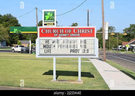 Sign with Bible verse outside the Honey Grove Church of Christ; Honey Grove, TX Stock Photo