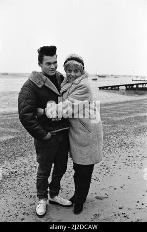 EastEnders went to Southend, Essex, to film the reunion of runaway Mark Fowler and his family. Wendy Richard (Pauline Fowler) and David Scarboro (Mark Fowler) 20th November 1985. Stock Photo