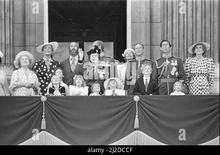 The Royal Family assemble on the balcony of Buckingham Palace for The Trooping of the Colour ceremony.  Left to right :The Queen Mother, Princess Michael of Kent, Prince Michael of Kent, Queen Elizabeth II, Prince Philip The Duke of Edinbugh, Prince Charles, Princess Diana. At the front is Peter and Zara Phillips in the hat (left of Prince Harry) and Prince William in front of The Queen.   Picture taken 14th June 1986 Stock Photo