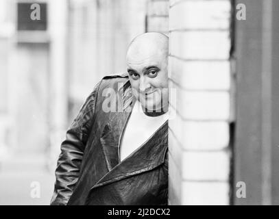 Liverpudlian comedian Alexei Sayle who starred in the BBC television comedy series The Young Ones, pictured in London. 17th May 1985. Stock Photo