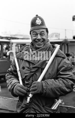 EastEnders went to Southend, Essex, to film the reunion of runaway Mark Fowler and his family. Bill Treacher (Arthur Fowler). 20th November 1985. Stock Photo