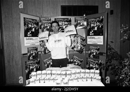 'Dirty Den' aka Leslie Grantham, landlord of the Queen Victoria had a part time job selling EastEnders t-shirts and coffee mugs. 29th November 1985. Stock Photo