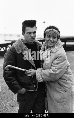 EastEnders went to Southend, Essex, to film the reunion of runaway Mark Fowler and his family. Wendy Richard (Pauline Fowler) and David Scarboro (Mark Fowler) 20th November 1985. Stock Photo