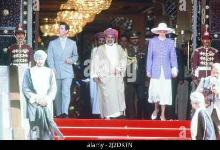 Prince and Princess of Wales, Middle East Tour November 1986. Our Picture Shows ... Prince Charles and Princess Diana with His Majesty Sultan Qaboos bin Said al Said in Oman, Tuesday 11th November 1986. Stock Photo