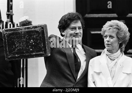 Chancellor of the Exchequer Nigel Lawson outside 11 Downing Street with his wife Therese. 19th March 1985. Stock Photo