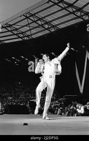 British Rock group Queen performing in concert at  Wembley Stadium on their Magic tour.Lead singer Freddie Mercury.  11th July 1986. Stock Photo