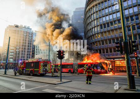 Oslo, Norway. 31st Mar, 2022. Oslo 20220331.Bus on fire outside Oslo city shopping centre on Thursday night. No people were injured. Photo: Haakon Mosvold Larsen/NTB Credit: NTB Scanpix/Alamy Live News Stock Photo