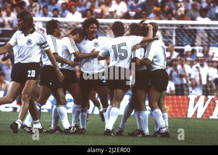 final jubilation Germany, in the withte Paul BREITNER, jubilation, cheering, joy, cheers, jubilationtraube, Soccer World Cup 1982 in Spain, semi-finals, semi-finals, Germany - France 8:7 nE (3:3, 5:4) football World Cup 1982 in Spain, semi-finals, Â Stock Photo