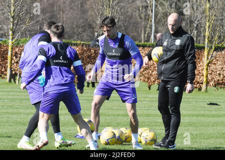 East Mains.Ormiston.Tranent.East Lothian.Scotland.UK.1st April 22 Hibernian FC Joe Newell (C) during training session for Cinch Premiership match vs Dundee Utd Credit: eric mccowat/Alamy Live News Stock Photo