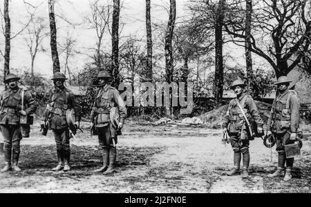 WWI British line laying team of the Signal Company for telephone with wire connection communication during the First World War One Stock Photo