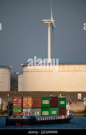 Maasvlakte Olie Terminal, MOT, one of the largest petroleum terminals in the world, 39 crude oil storage tanks, in the seaport of Rotterdam, Maasvlakt Stock Photo