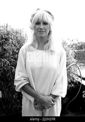 Suzanne Sommers at her home on the beach at Venice, CA, 1984 Credit