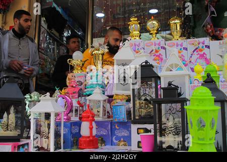 Gaza City. 31st Mar, 2022. A vendor sells lanterns at Al-Zawiya market ahead of Ramadan in Gaza City, on March 31, 2022. TO GO WITH 'Feature: Palestinians prepare for Ramadan amid increasing prices of goods' Credit: Rizek Abdeljawad/Xinhua/Alamy Live News Stock Photo