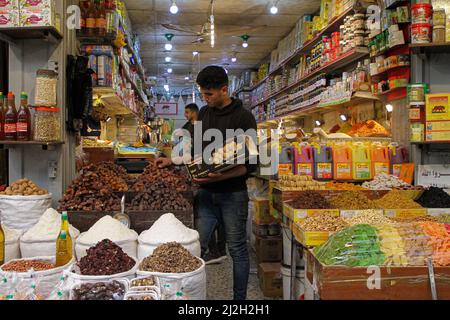 Gaza City. 31st Mar, 2022. A vendor sells dates at Al-Zawiya market ahead of Ramadan in Gaza City, on March 31, 2022. TO GO WITH 'Feature: Palestinians prepare for Ramadan amid increasing prices of goods' Credit: Rizek Abdeljawad/Xinhua/Alamy Live News Stock Photo