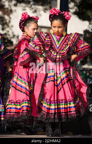 Young girls folkloric dancing Cinco de Moya festival Stock Photo - Alamy