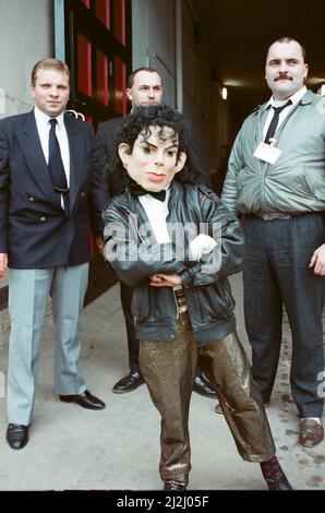 Audience gather outside the Wembley arena prior to the Michael Jackson concert. 15th July 1988. Stock Photo