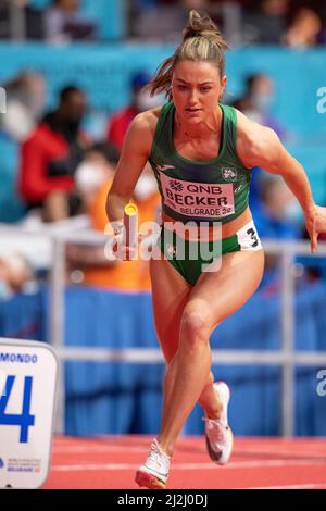 Sophie Becker IRL running the first leg of the women’s relay heats on