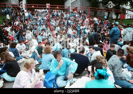 Audience gather outside the Wembley arena prior to the Michael Jackson concert. 15th July 1988. Stock Photo