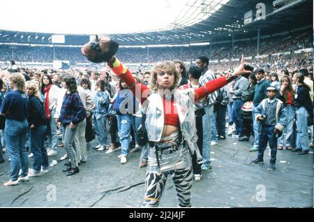 Audience gather outside the Wembley arena prior to the Michael Jackson concert. 15th July 1988. Stock Photo