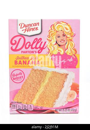 IRVINE, CALIFORNIA - 1 APR 2022: A box of Dolly Parton, Southern Style Banana Cake mix by Duncan Hines. Stock Photo