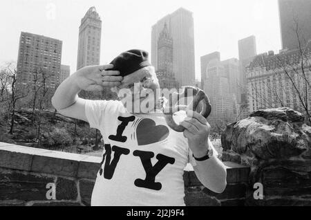 Benny Hill, British comedian and actor, best known for his television programme The Benny Hill Show, in America, where he is filming a one hour special, Benny Hill's World Tour : New York, which will be shot on location in New York City, Saturday 28th March 1987. Our Picture Shows ... Benny Hill out and about in New York. Stock Photo