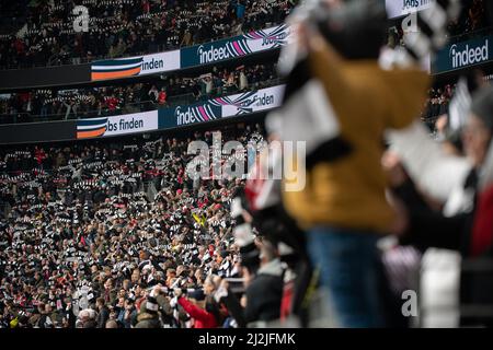 02 April 2022, Hessen, Frankfurt/Main: Soccer: Bundesliga, Eintracht Frankfurt - SpVgg Greuther Fürth, Matchday 28, Deutsche Bank Park. Fans hold up their scarf. Photo: Sebastian Gollnow/dpa - IMPORTANT NOTE: In accordance with the requirements of the DFL Deutsche Fußball Liga and the DFB Deutscher Fußball-Bund, it is prohibited to use or have used photographs taken in the stadium and/or of the match in the form of sequence pictures and/or video-like photo series. Stock Photo