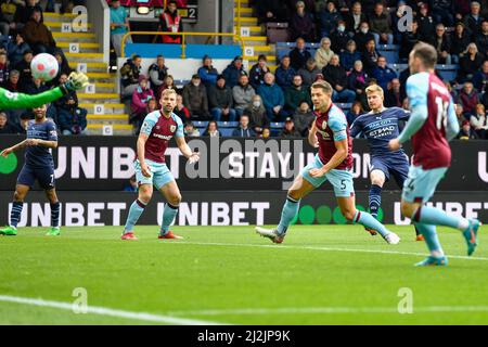 2nd April 2022 ; Turf Moor, Burnley, Lancashire, England; Premier League football, Burnley versus Manchester City; Kevin de Bruyne shoots and scores Manchester City's first goal of the game in the 5th minute Stock Photo