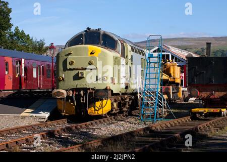 Class 37 locomotive 37674 at Kirkby Stephen East (Stainmore railway) in green undercoat Stock Photo