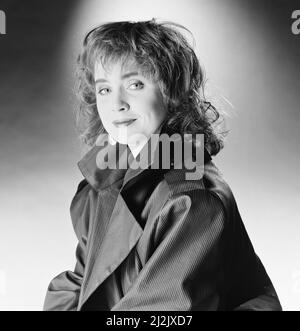 donor Burger Knorrig Lysette Anthony, British actress will be starring in new Dutch film Zoeken  naar Eileen, aka Looking for Eileen, later this year, she plays the title  character Eileen, Studio Pix, London, 23rd January 1987 Stock Photo - Alamy