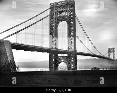 George Washington Bridge spanning Hudson River, view from New York City, New York, USA, Arthur Rothstein, U.S. Office of War Information/U.S. Farm Security Administration, December 1941