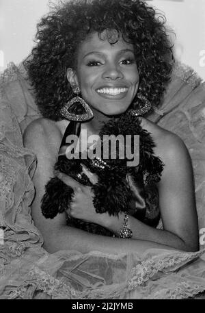 Photo Session with Sheryl Lee Ralph at her apartment & shopping at